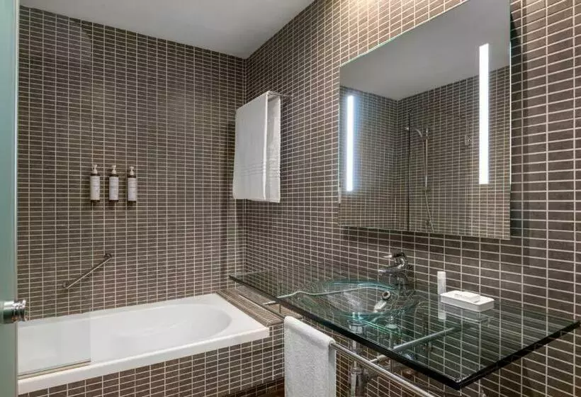 اتاق سوپریور با تخت بزرگ, Ac Hotel Coslada Aeropuerto By Marriott