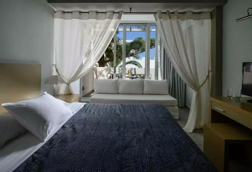 سوییت جونیور, Afroditi Venus Beach Resort