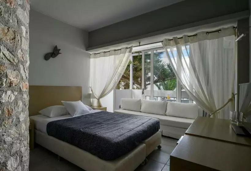 سوییت جونیور, Afroditi Venus Beach Resort