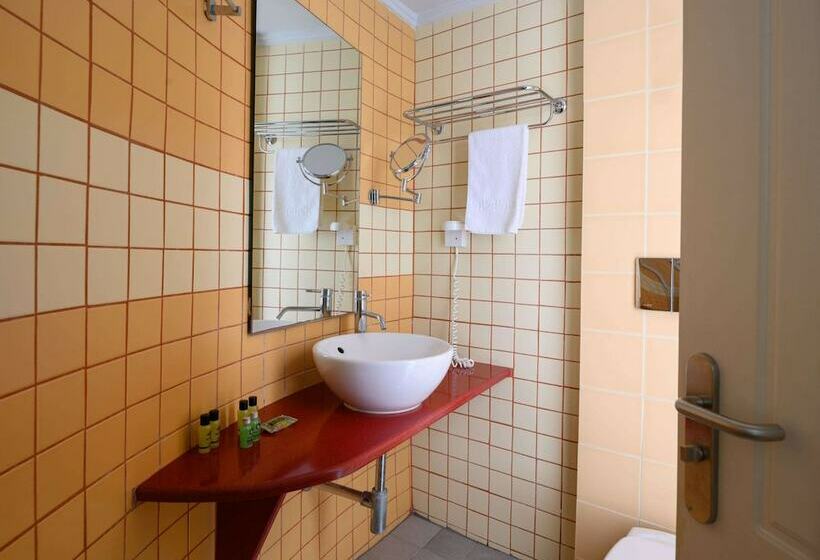 جناح جونيور, Afroditi Venus Beach Resort