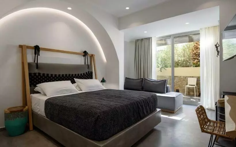 سوئیت جونیور با ماساژ آبی, Afroditi Venus Beach Resort