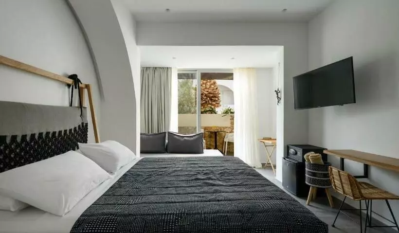 سوئیت جونیور با ماساژ آبی, Afroditi Venus Beach Resort