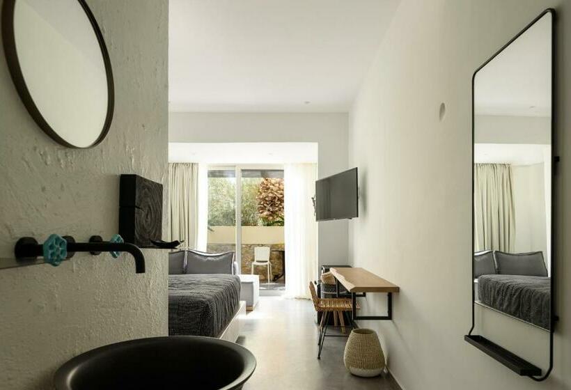 جناح جونيور مزوَّد بجاكوزي, Afroditi Venus Beach Resort