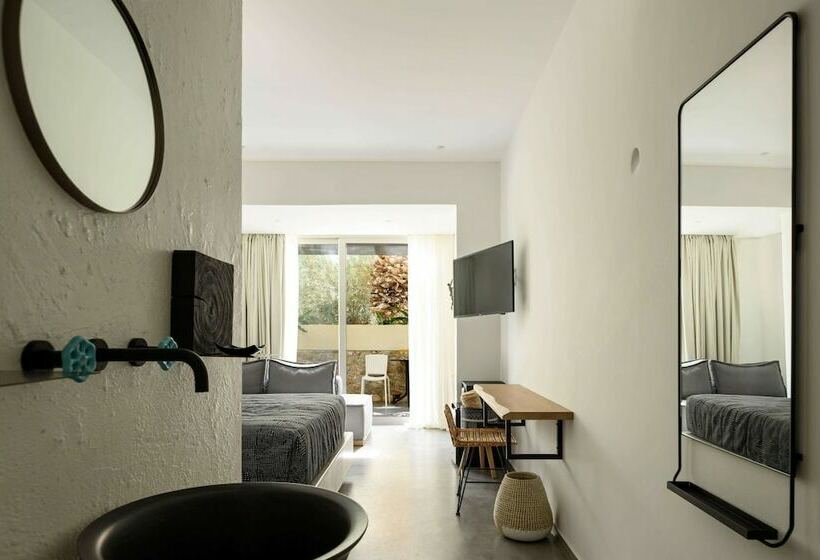 جناح جونيور مزوَّد بجاكوزي, Afroditi Venus Beach Resort