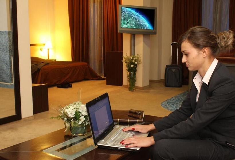 자쿠지 스위트, Business Hotel Premier