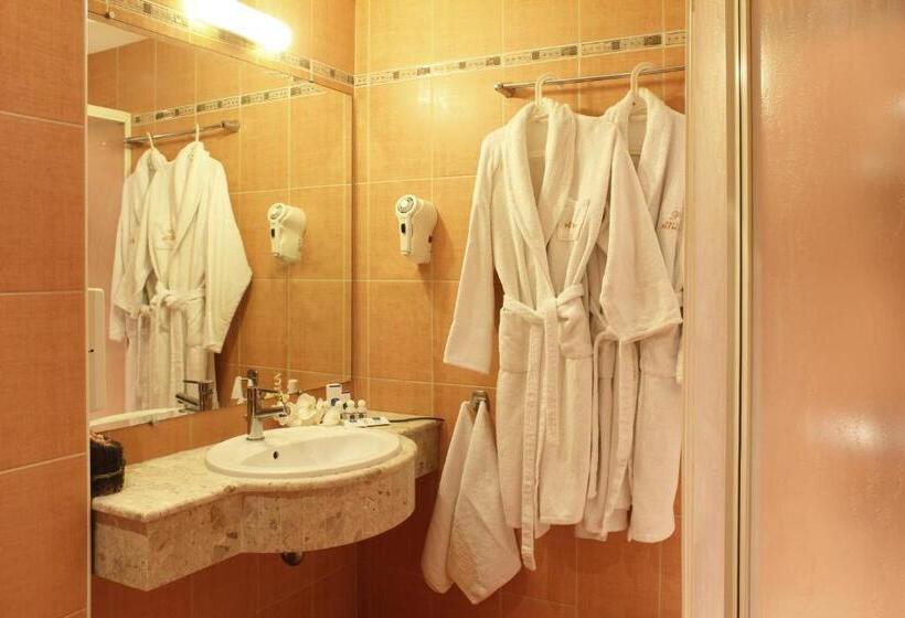 자쿠지 스위트, Business Hotel Premier