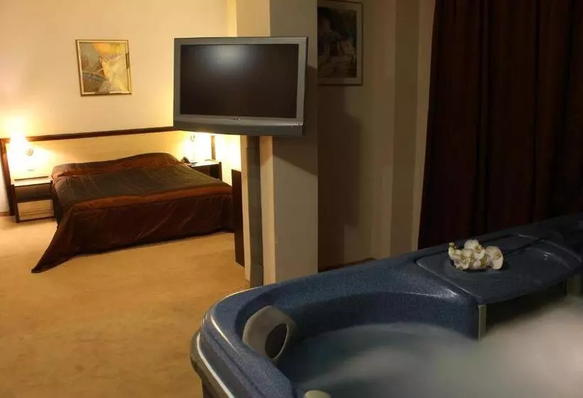 سوئیت با وان آب گرم, Business Hotel Premier