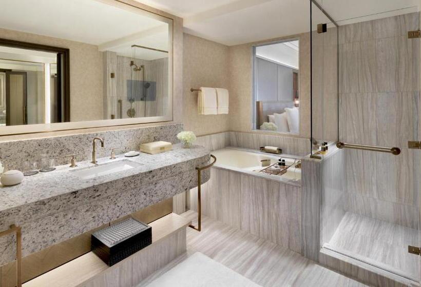 Номер Superior Кровать Кинг, Four Seasons Hotel Riyadh