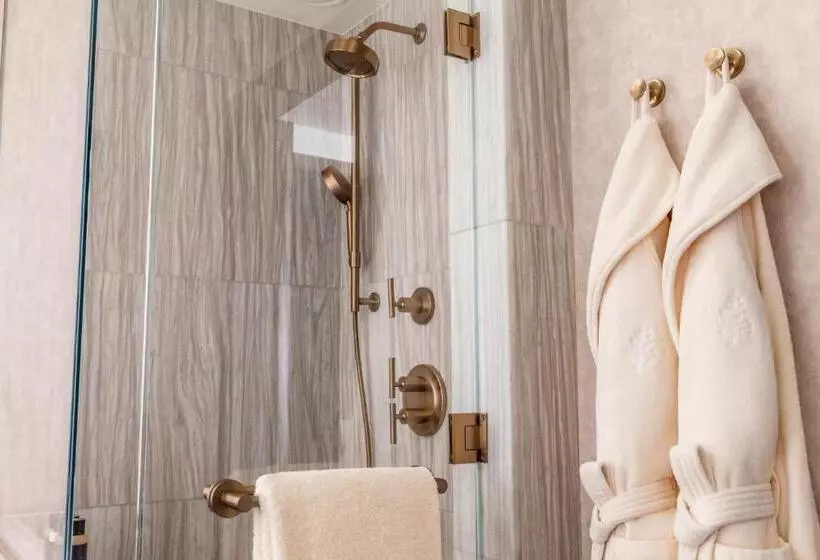 اتاق سوپریور با تخت بزرگ, Four Seasons Hotel Riyadh