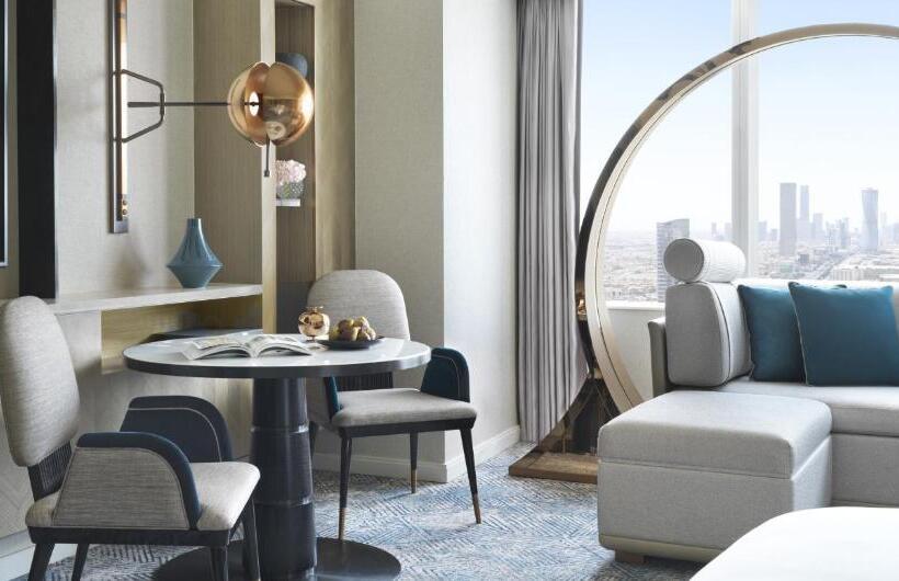Номер Deluxe Кровать Кинг, Four Seasons Hotel Riyadh