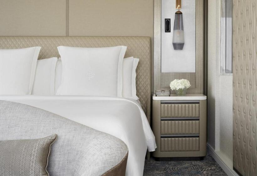 Люкс Кровать Кинг, Four Seasons Hotel Riyadh