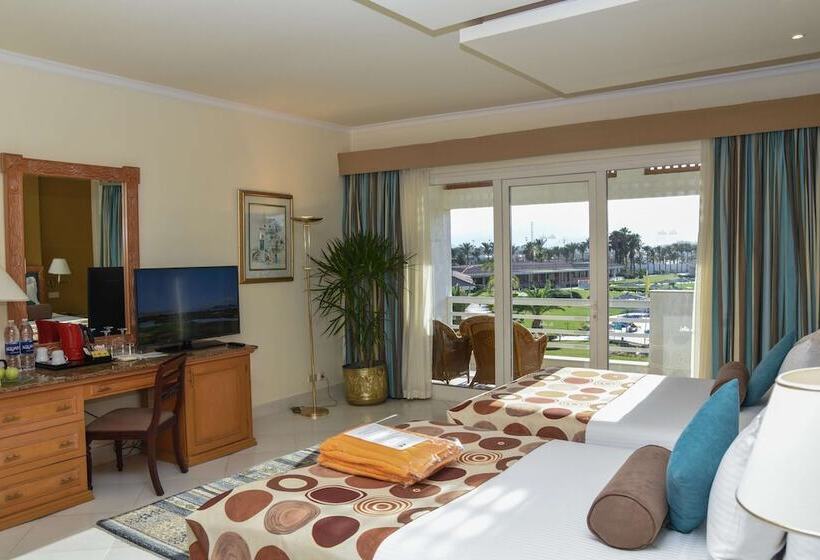 プールの見えるスーペリアルーム, Pickalbatros Golf Beach Resort