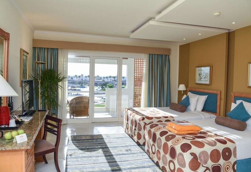 プールの見えるスーペリアルーム, Pickalbatros Golf Beach Resort