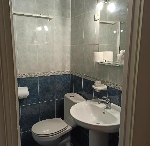 غرفة قياسية ثلاثية, Hostal La Torre