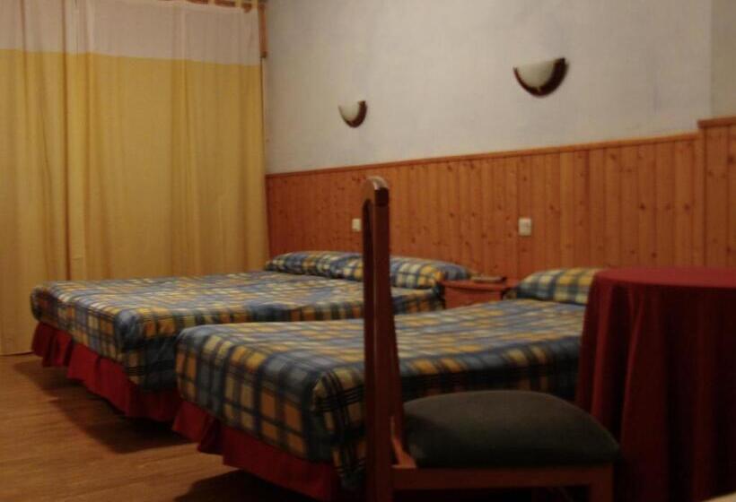 غرفة قياسية ثلاثية, Hostal La Torre