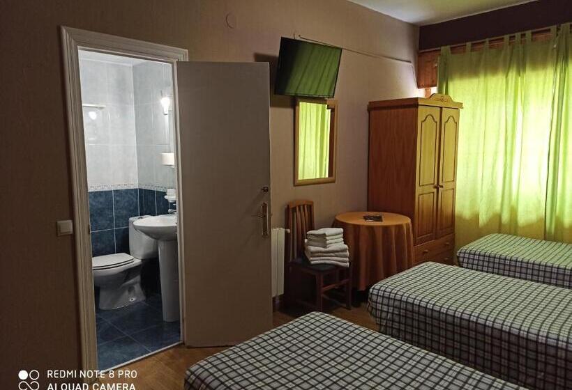 غرفة قياسية رباعية, Hostal La Torre