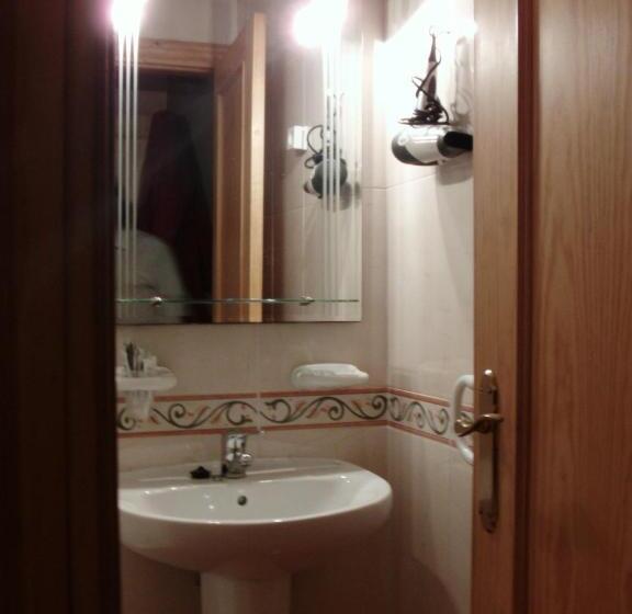 غرفة قياسية, Hostal La Torre