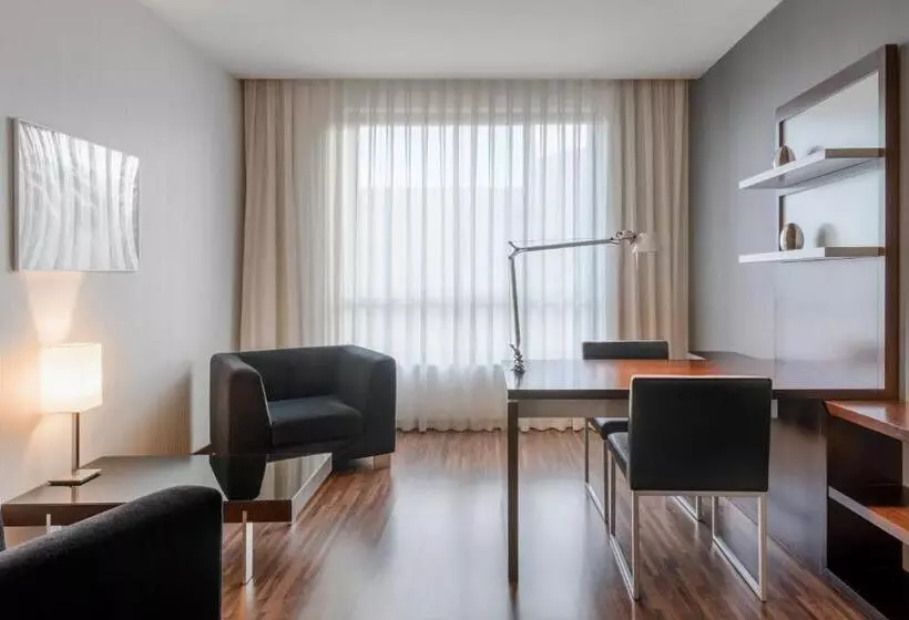 اتاق سوپریور با تخت بزرگ, Ac Hotel Coslada Aeropuerto By Marriott