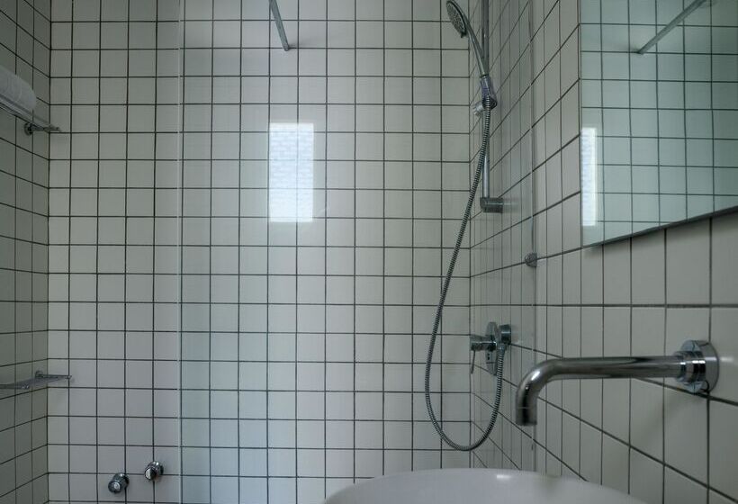 جناح جونيور, Afroditi Venus Beach Resort