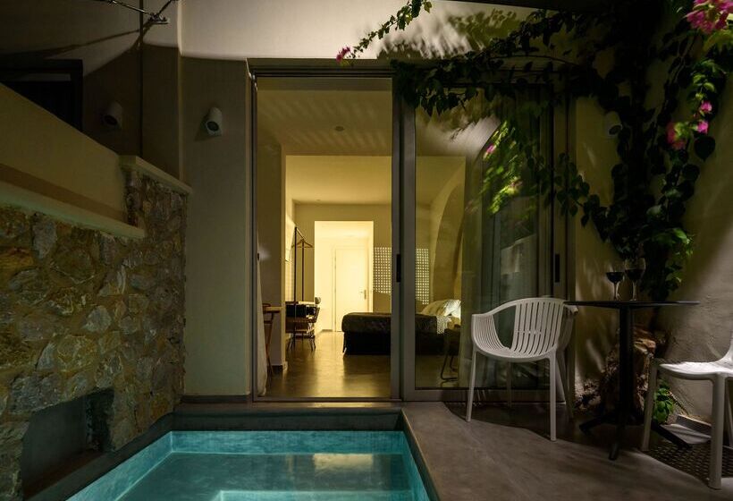 جناح جونيور مزوَّد بجاكوزي, Afroditi Venus Beach Resort