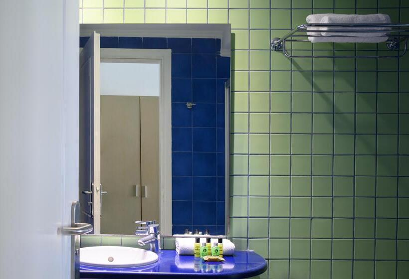 جناح جونيور, Afroditi Venus Beach Resort