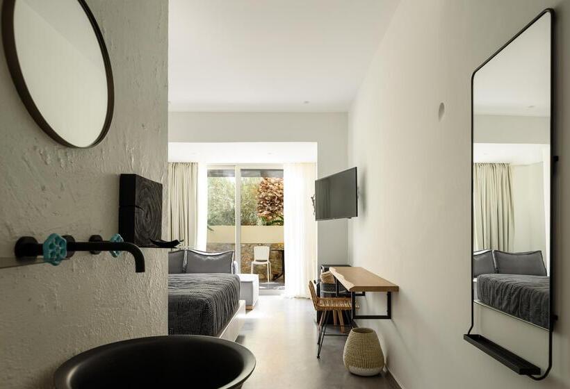 جناح جونيور مزوَّد بجاكوزي, Afroditi Venus Beach Resort