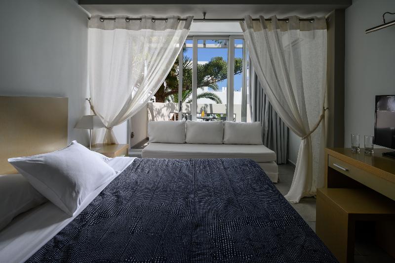 جناح جونيور, Afroditi Venus Beach Resort