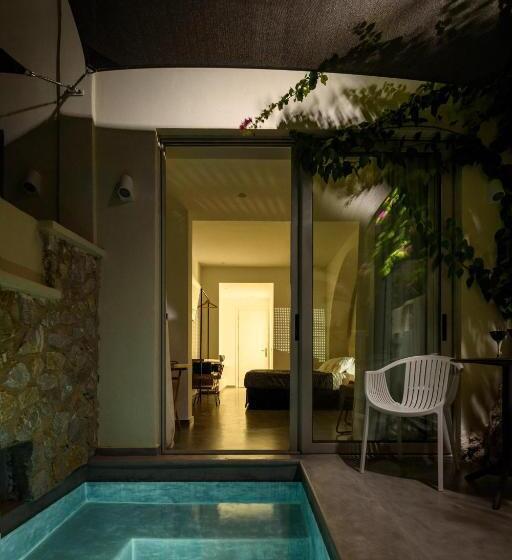 جناح جونيور مزوَّد بجاكوزي, Afroditi Venus Beach Resort