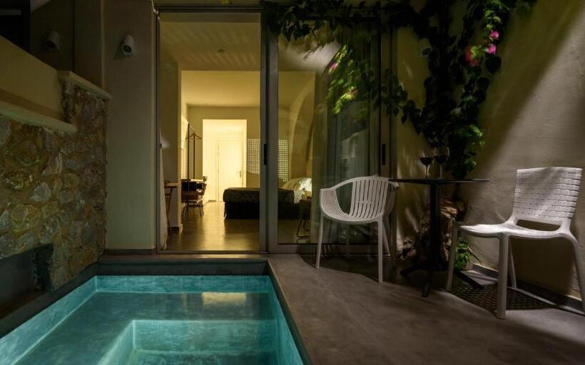 جناح جونيور مزوَّد بجاكوزي, Afroditi Venus Beach Resort