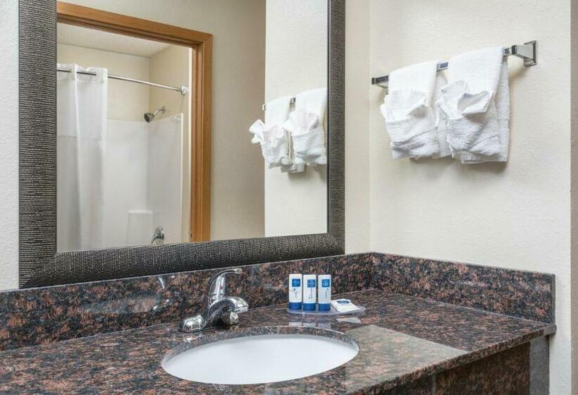 Люкс Кровать Кинг, Northwoods Inn & Suites Blackduck