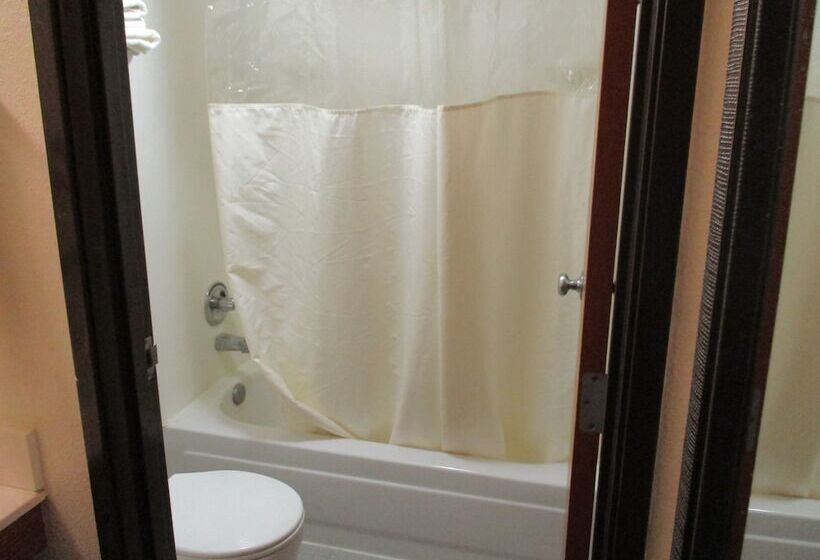 جناح, Northwoods Inn & Suites Blackduck