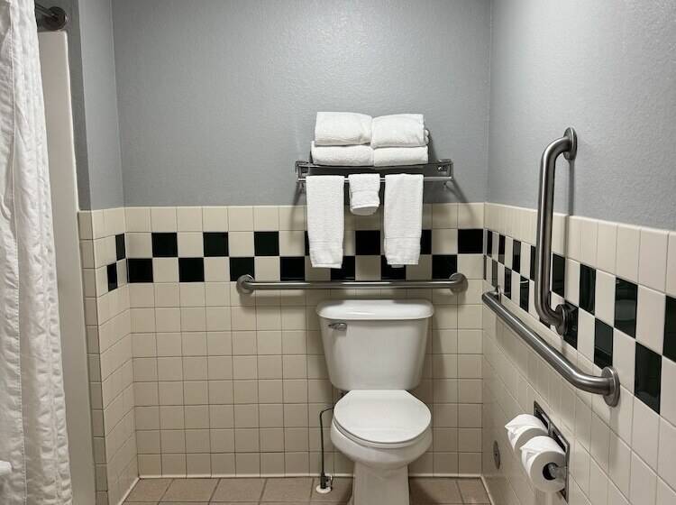 جناح لذوى الاحتياجات الخاصة, Americinn By Wyndham Stillwater