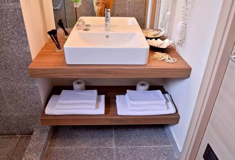 اتاق استاندارد, Capitolina City Chic