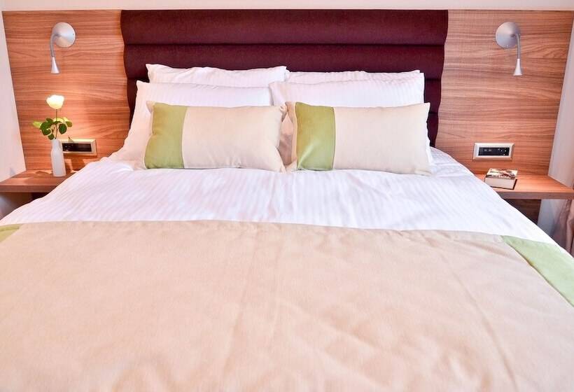 Номер Стандарт, Capitolina City Chic