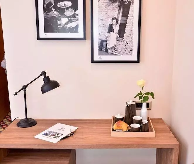 اتاق استاندارد یک نفره, Capitolina City Chic