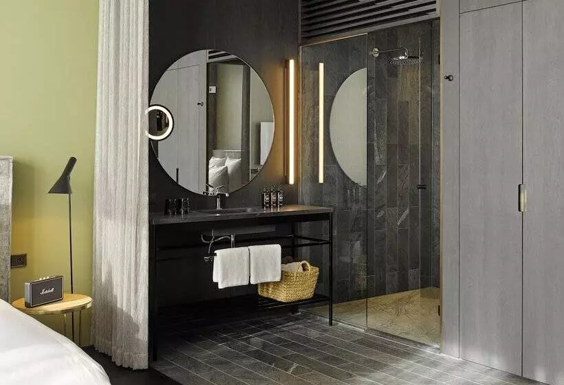 استودیوی استاندارد, East Hotel Hamburg