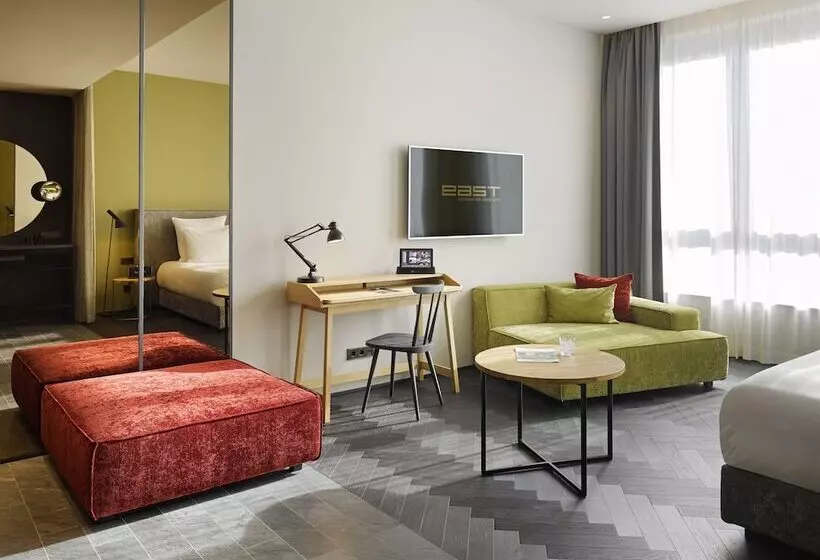 استودیوی استاندارد, East Hotel Hamburg