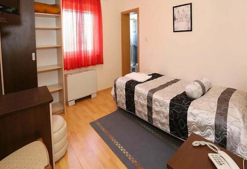 اتاق استاندارد یک نفره, Globtour Inn