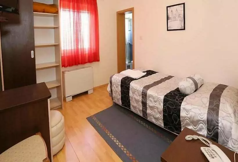 اتاق استاندارد یک نفره, Globtour Inn