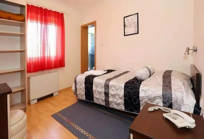 اتاق استاندارد یک نفره, Globtour Inn