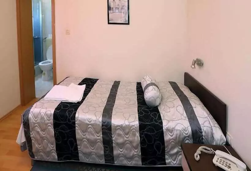 اتاق استاندارد یک نفره, Globtour Inn