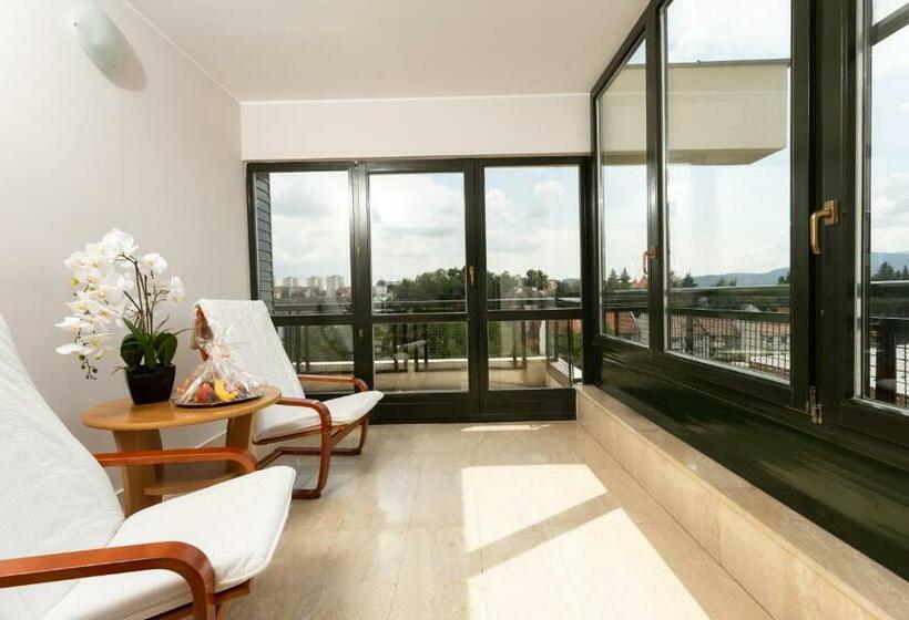 バルコニー付スイート, Fenyõ