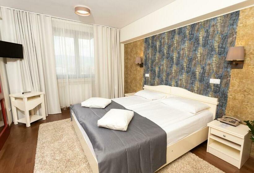 バルコニー付スイート, Fenyõ