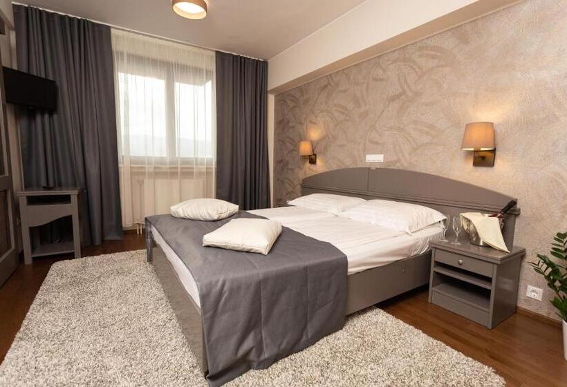 バルコニー付スイート, Fenyõ