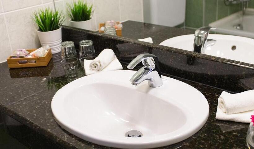 スタンダードルーム, Fenyõ