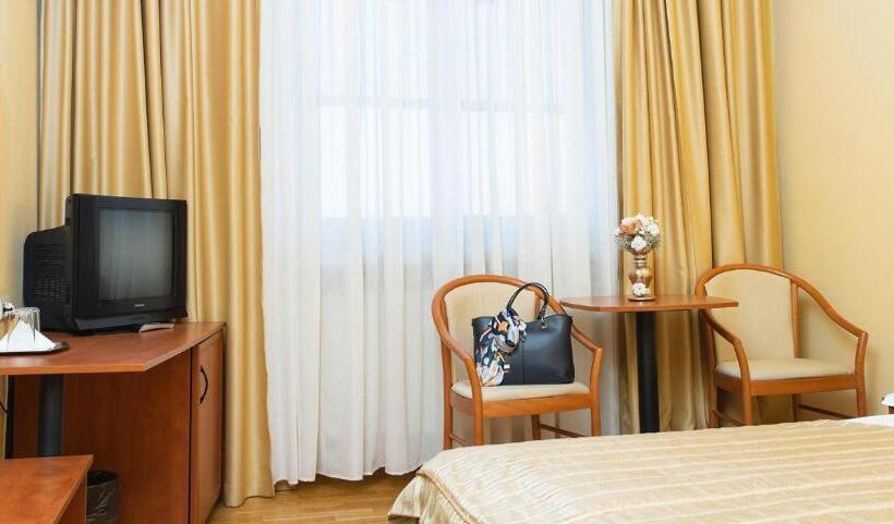 スタンダードルーム, Fenyõ