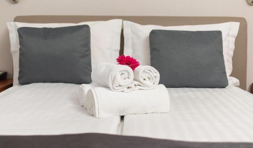 スタンダードルーム, Fenyõ