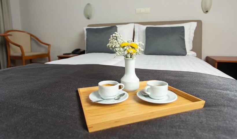 スタンダードルーム, Fenyõ