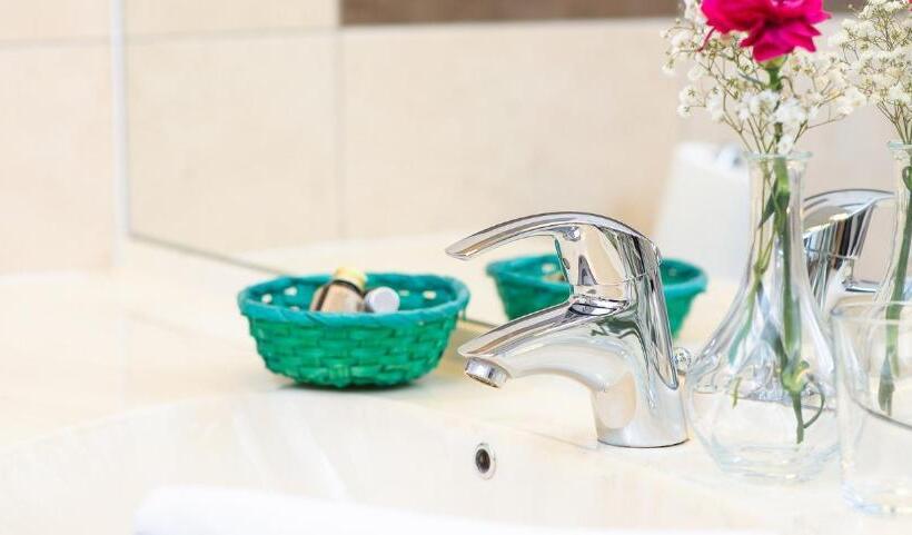 スタンダードルーム, Fenyõ