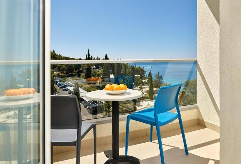 家庭间, Maistra Select Astarea